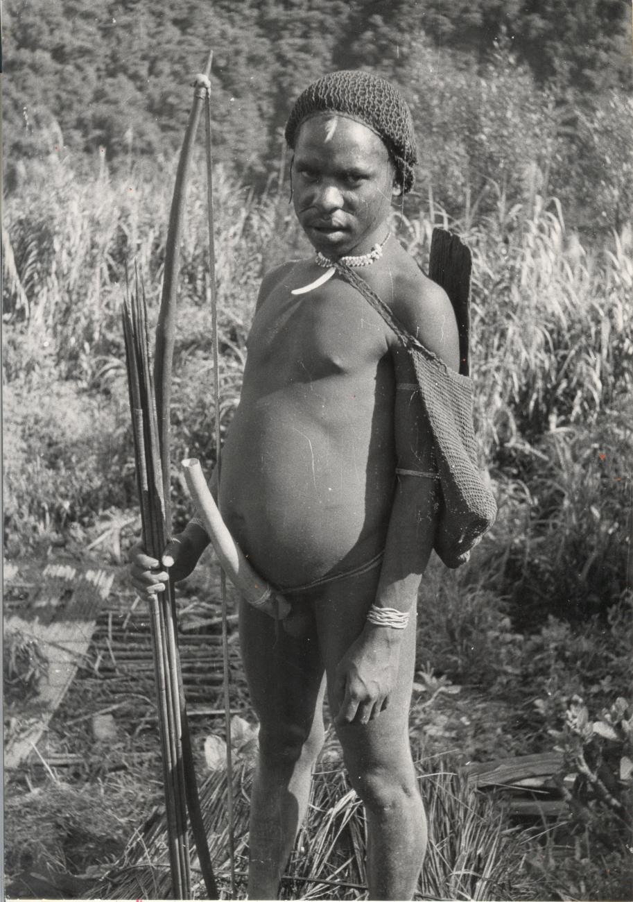 BD/40/3 - 
Young Mountainland inhabitant with penis gourd and bow
