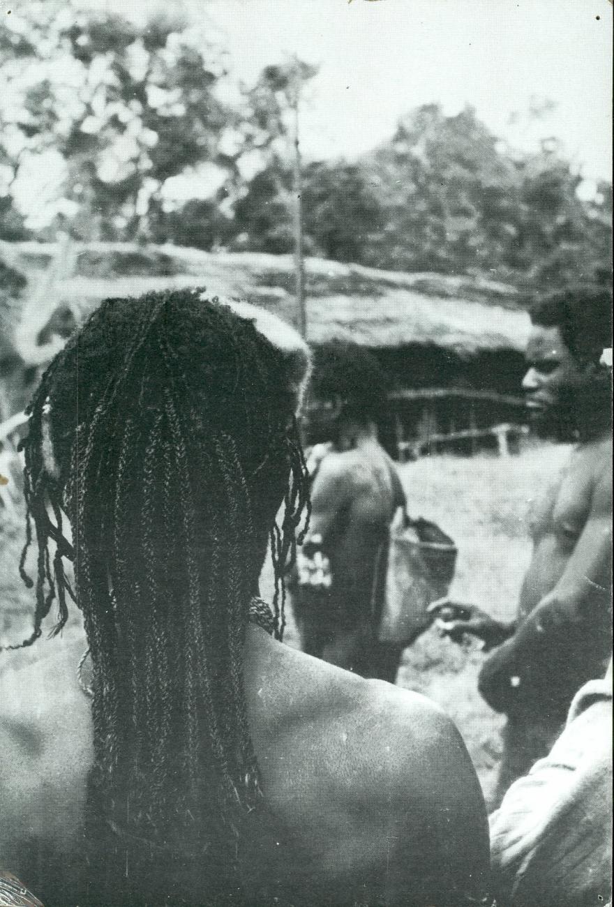 BD/40/56 - 
Person from the Asmat with braided hair
