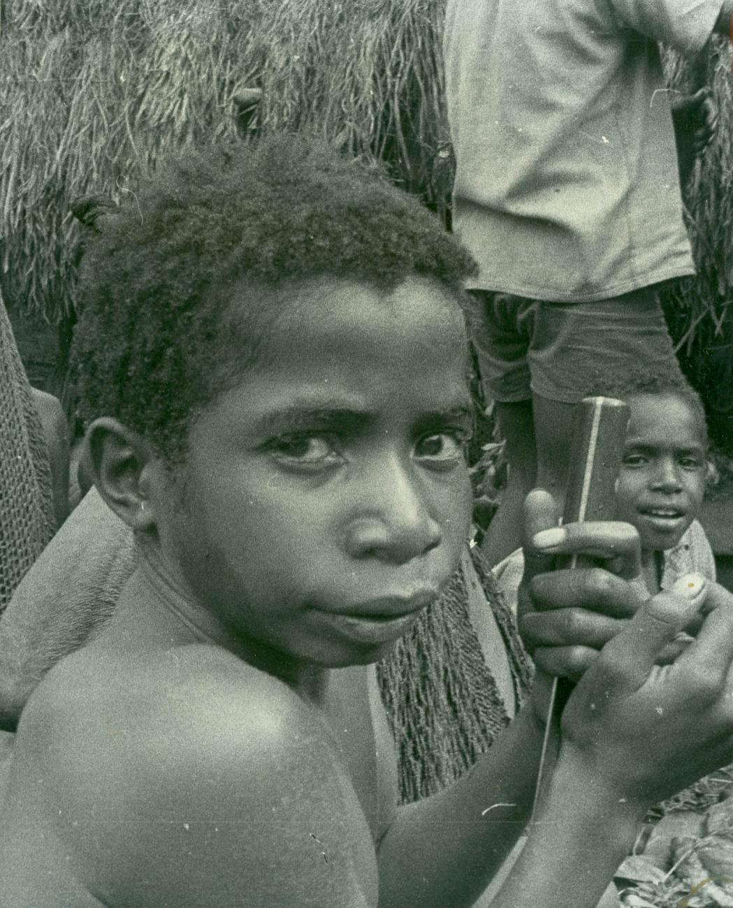 BD/40/76 - 
Papua child
