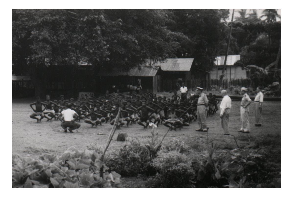 BD/54/38 - 
Broedersinternaat te Merauke, Papoea&#039;s sporten
