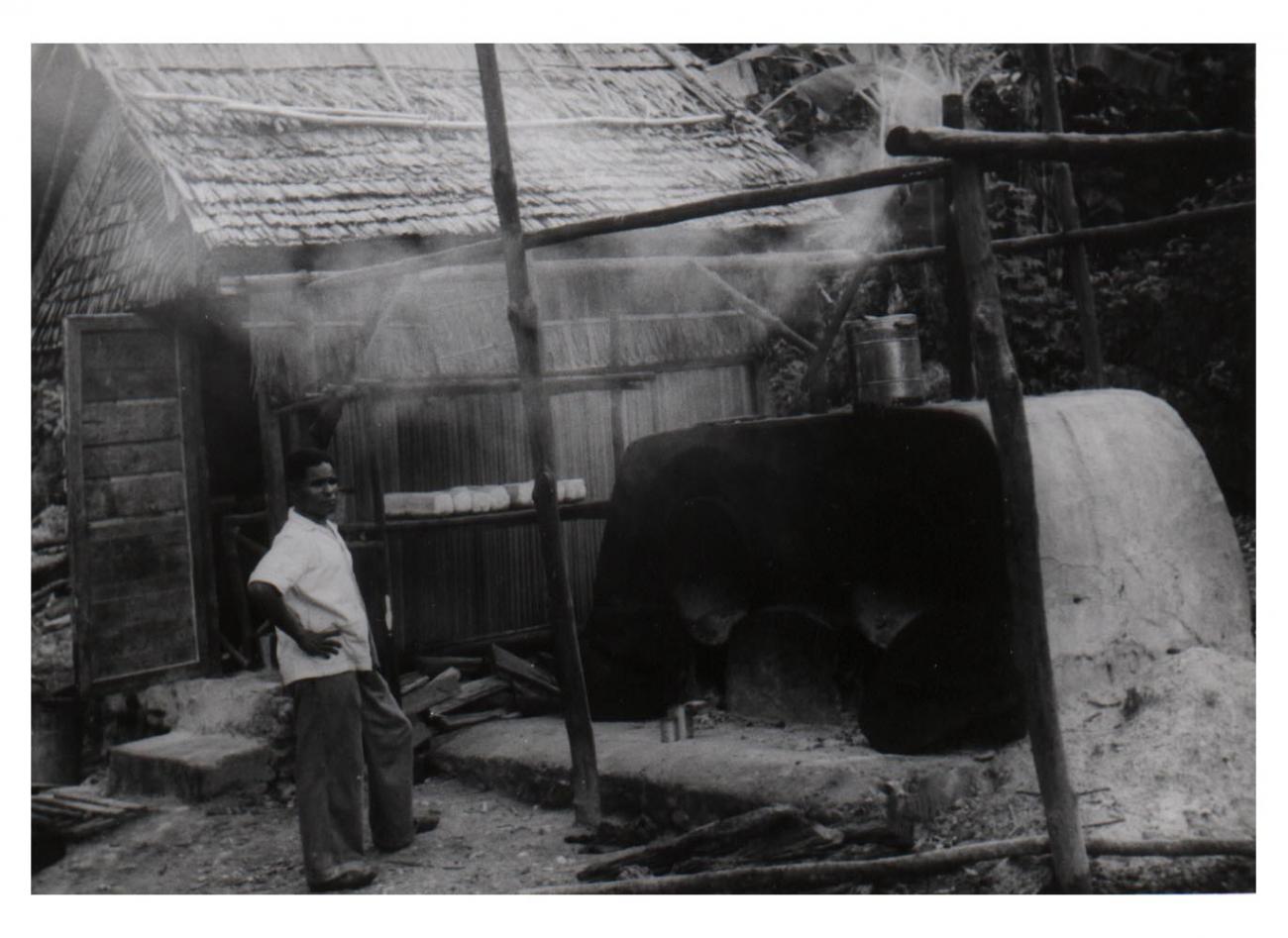 BD/54/54 - 
Bakkerij met oven te Kaimana
