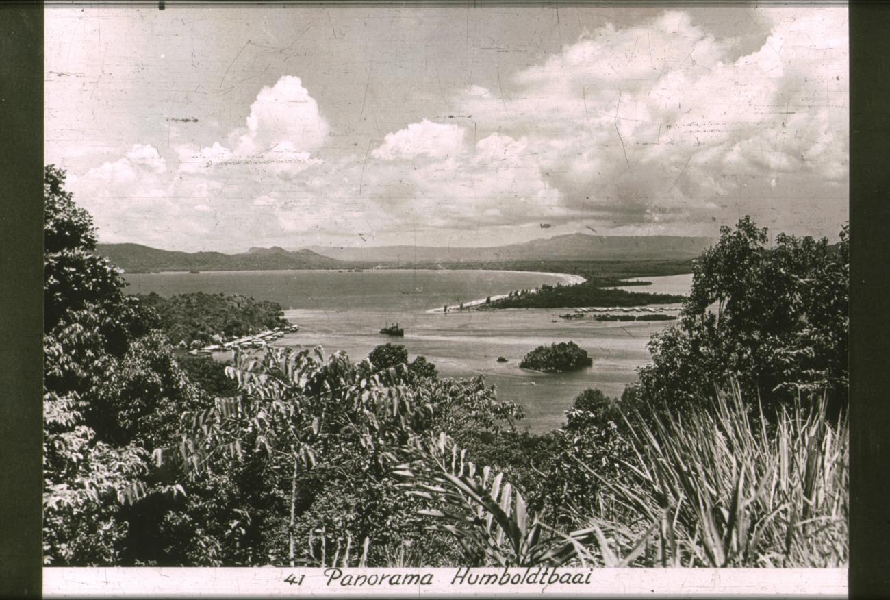 BD/186/109 - 
Uitzicht over de Jotefabaai, een kleine baai in de Humboldtbaai
