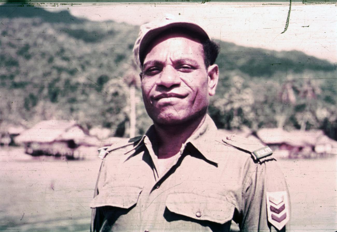 BD/186/17 - 
Lid van de Papoea-politie
