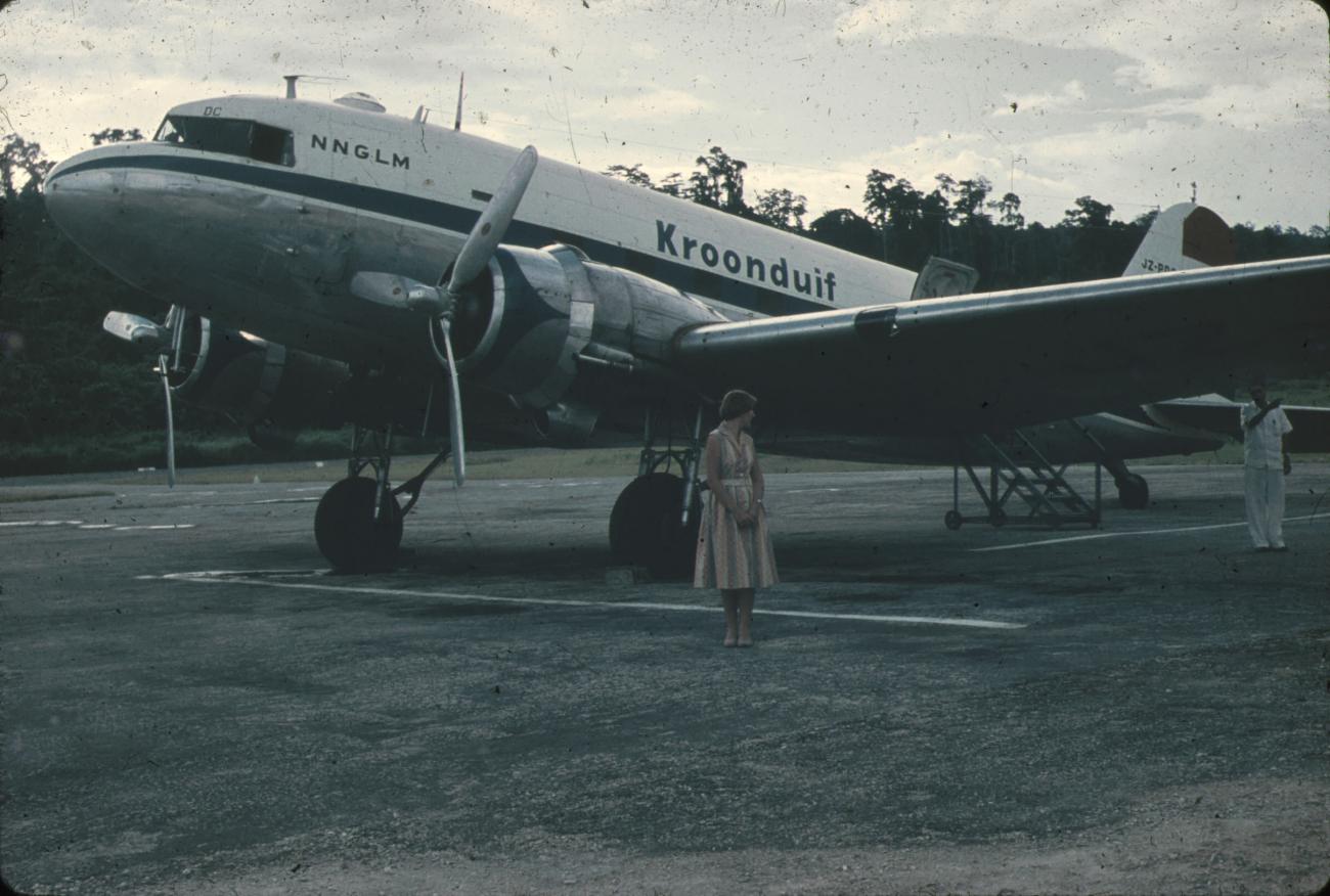 BD/248/217 - 
Vliegtuig de &quot;Kroonduif&quot; van de Nederlands Nieuw-Guinea Luchtvaart Maatschappij (NNGLM)
