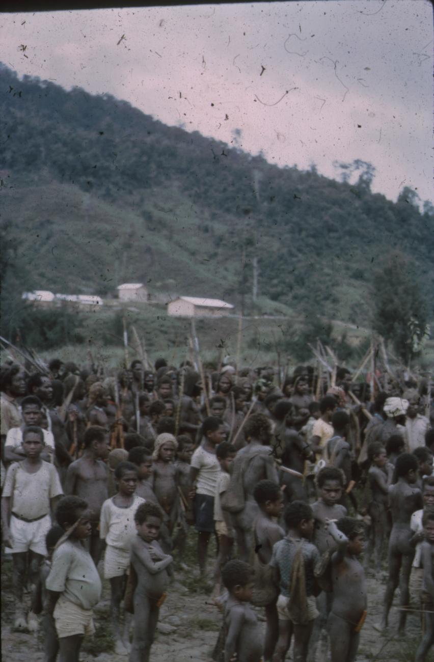 BD/248/324 - 
Opname van groep Papoea&#039;s
