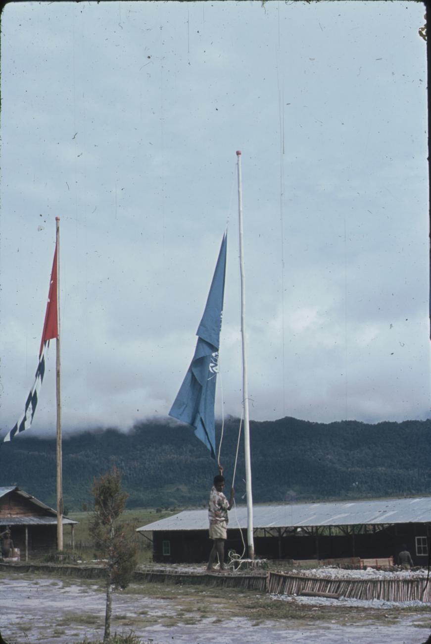 BD/248/341 - 
Strijken van de VN-vlag
