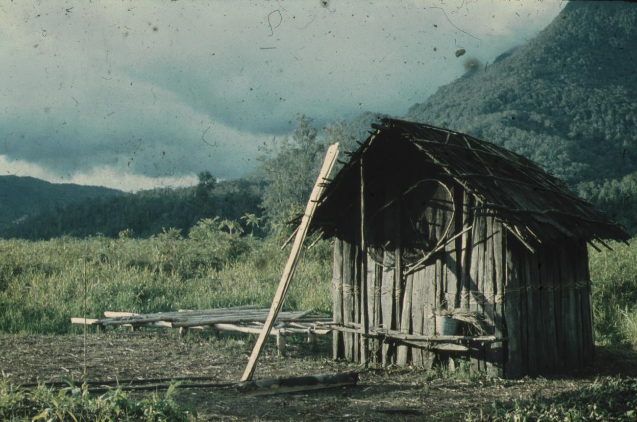 BD/248/86 - 
Een kleine hut
