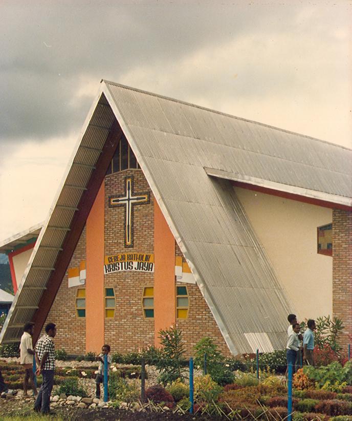 BD/269/121 - 
De kerk van Wamena na de renovatie
