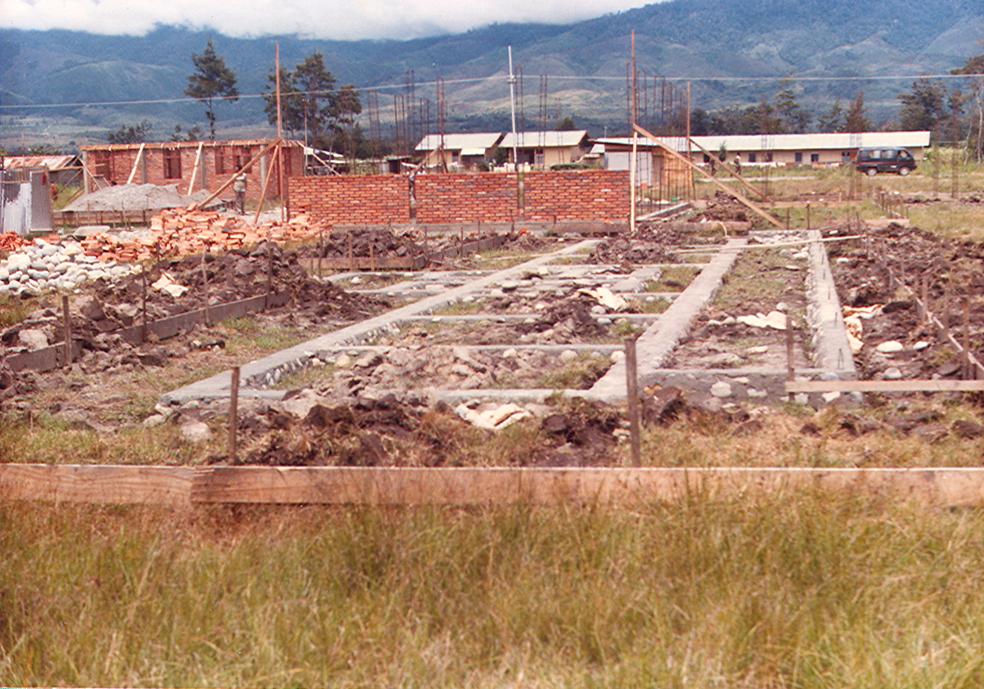 BD/269/132 - 
Fundering van het medisch centrum van Wamena in aanbouw

