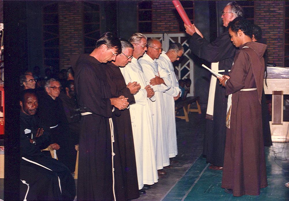 BD/269/238 - 
Franciscanen in een mis
