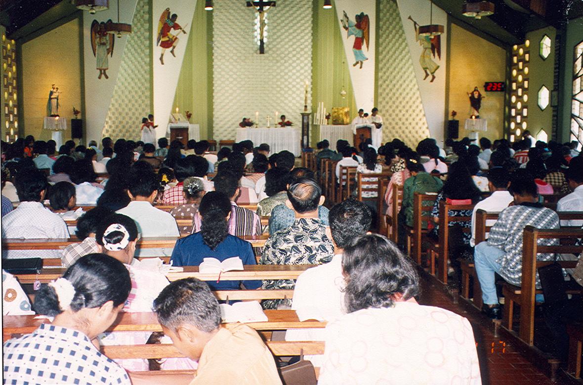 BD/269/344 - 
Dienst in de kerk in Kota Raya

