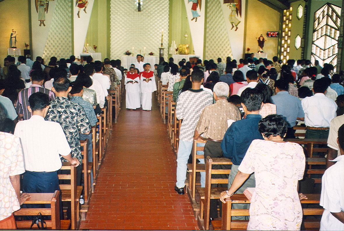 BD/269/345 - 
Dienst in de kerk in Kota Raya
