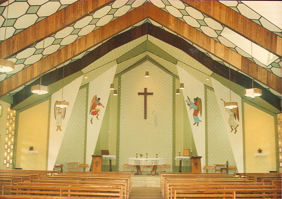 BD/269/404 - 
Interieur van de kerk in Kota Raya

