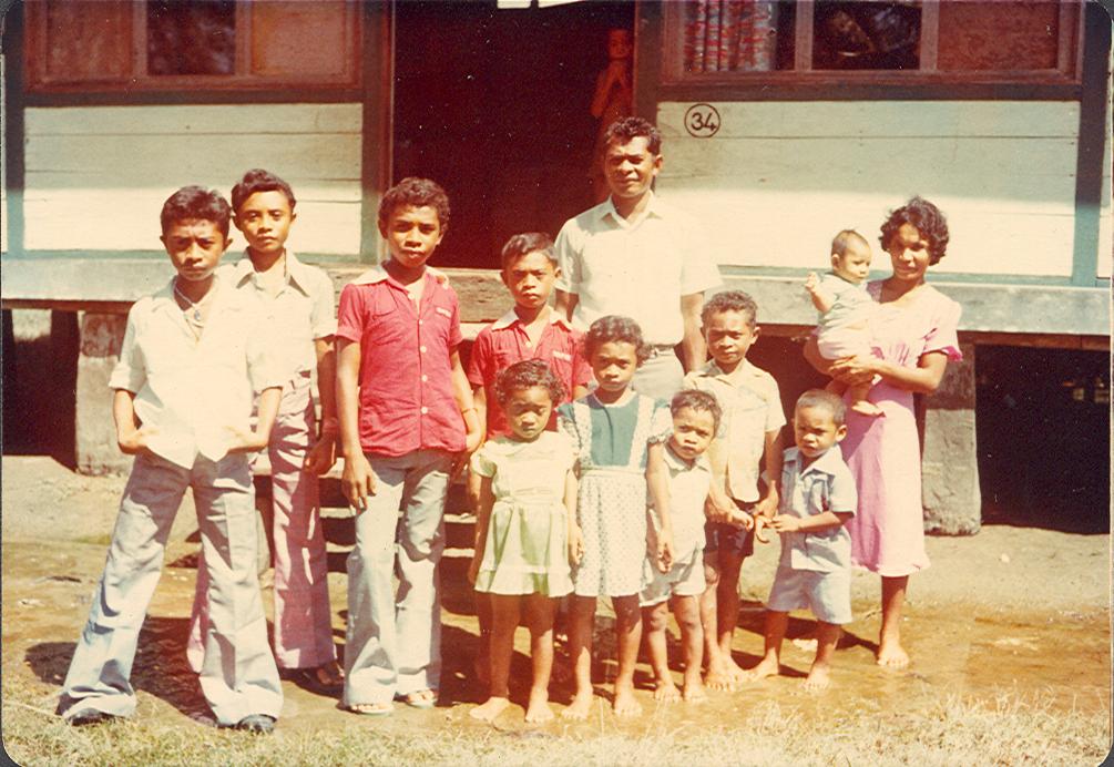 BD/269/42 - 
Portret van een Papoea-gezin
