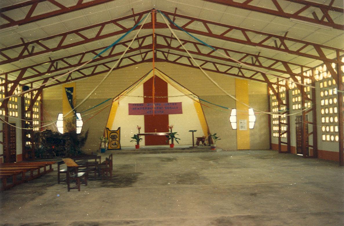 BD/269/46 - 
Interieur van de kerk in Timika, nog zonder kerkbanken
