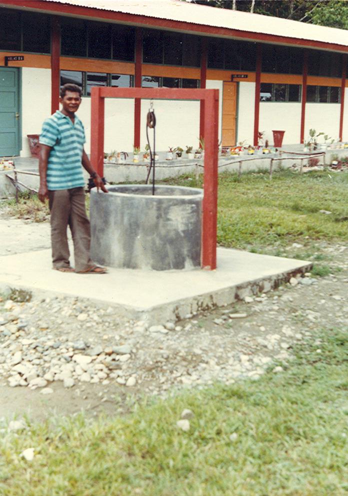 BD/269/58 - 
Bouw van de nieuwe school in Timika
