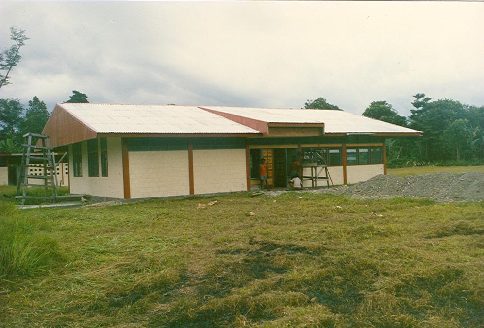 BD/269/84 - 
Bouw van de nieuwe school in Timika
