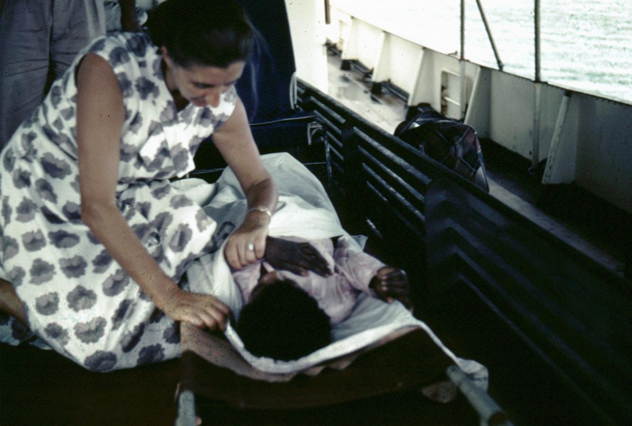 BD/289/70 - 
Verpleegkundige bij ziek kind
