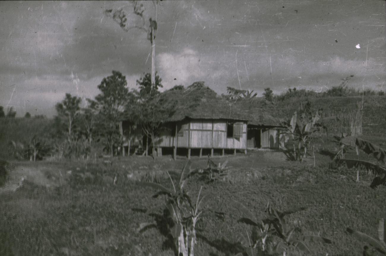 BD/309/230 - 
Terrein met gebouwen van de Jongens Vervolgschool in Teminabuan
