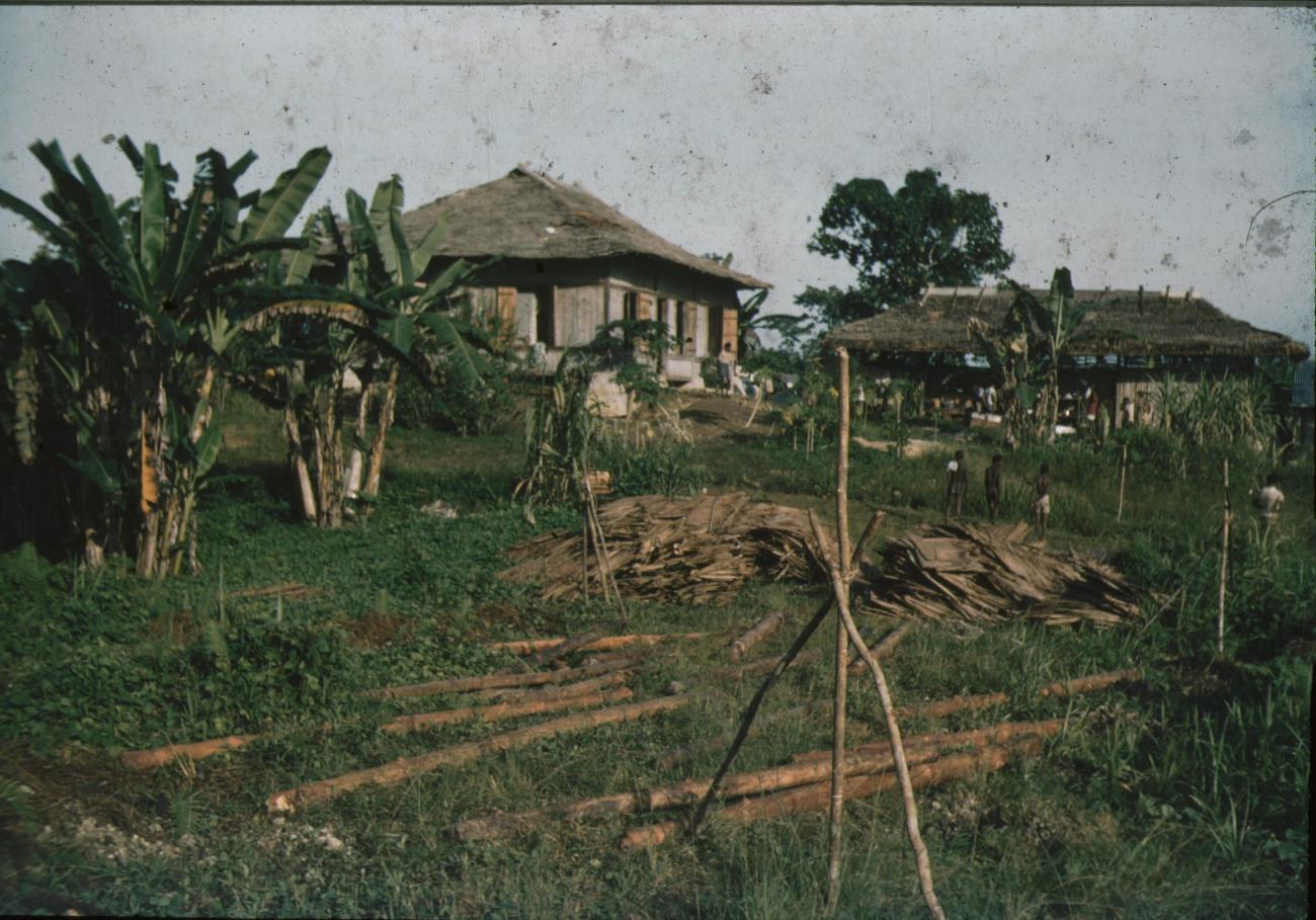 BD/309/247 - 
Terrein en gebouwen van de Jongens Vervolgschool in Teminabuan
