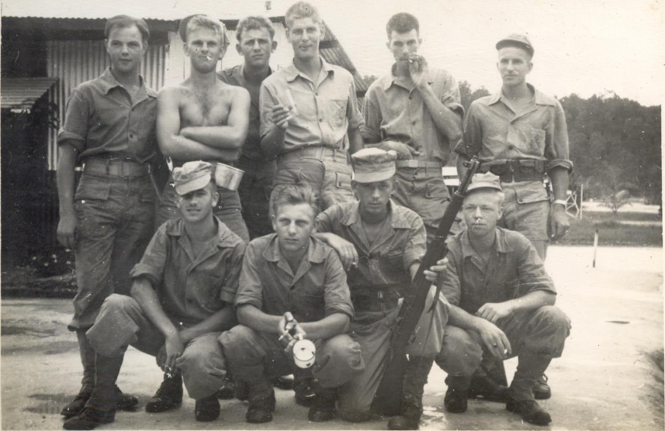 BD/318/10 - 
Mariniers in de kazerne van Biak
