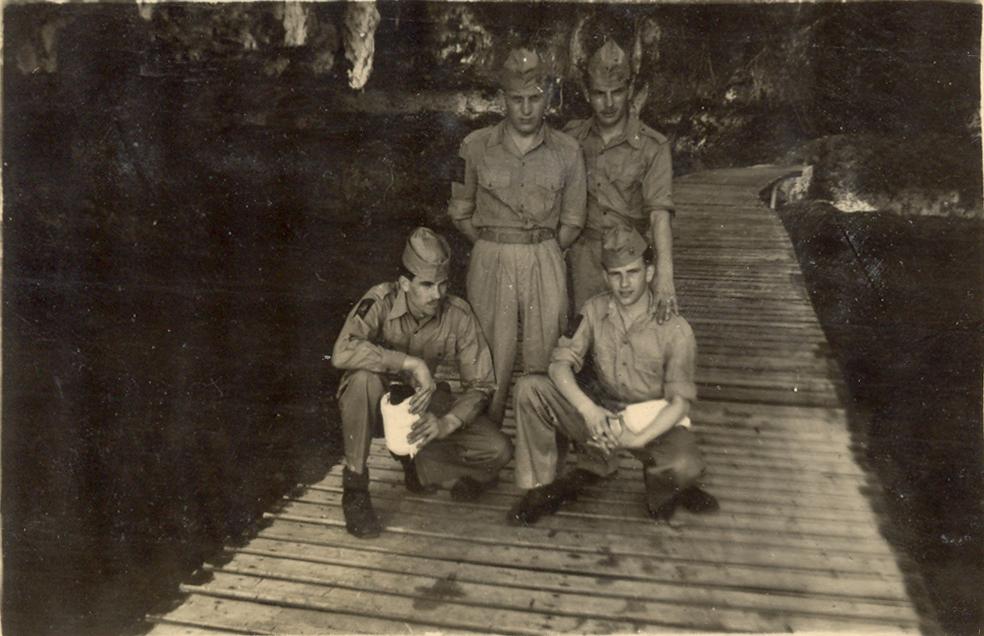 BD/318/38 - 
Groepsfoto van mariniers
