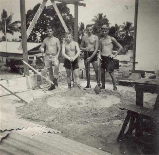 BD/318/49 - 
Mariniers verrichten bouwwerkzaamheden
