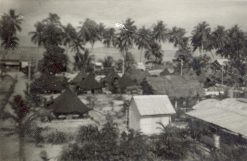 BD/318/50 - 
Papoea-woningen en Europese bebouwing

