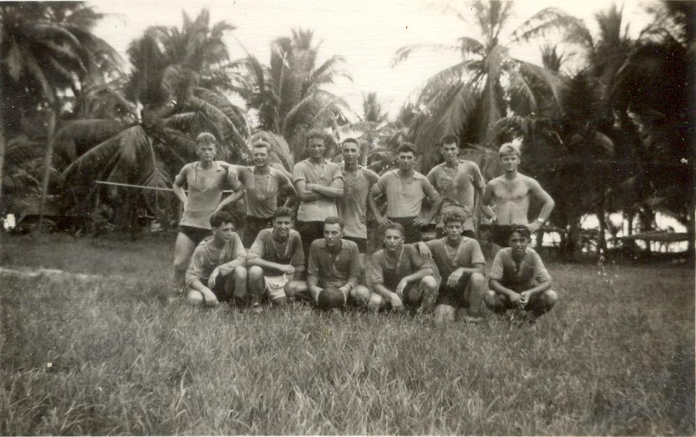 BD/318/54 - 
Voetbalelftal bestaand uit mariniers
