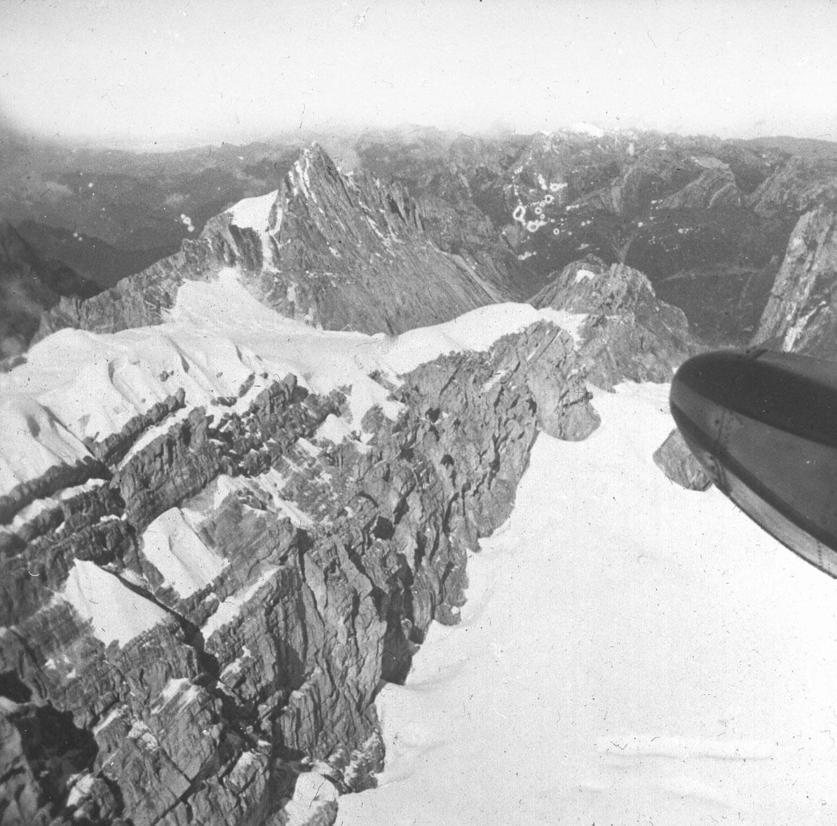 BD/66/276 - 
Verkenningstochten boven Carstensz-toppen
