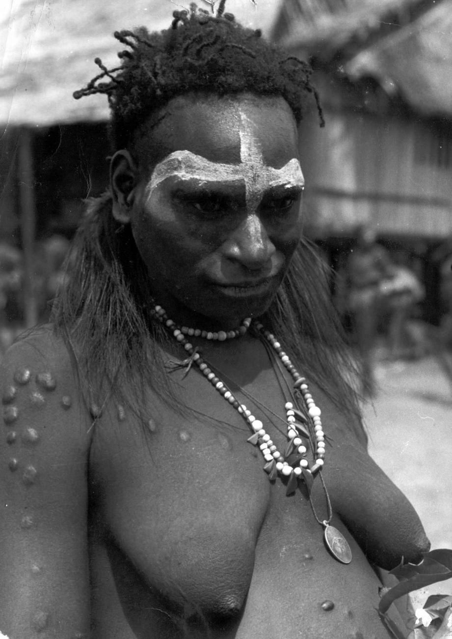 BD/66/358 - 
Vrouw uit Zuid Nieuw Guinea
