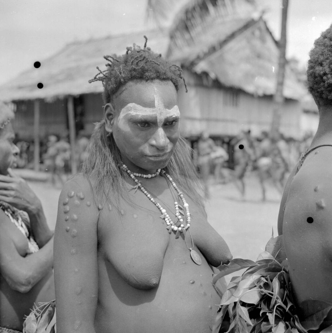 BD/66/381 - 
Vrouw uit zuid Nieuw Guinea
