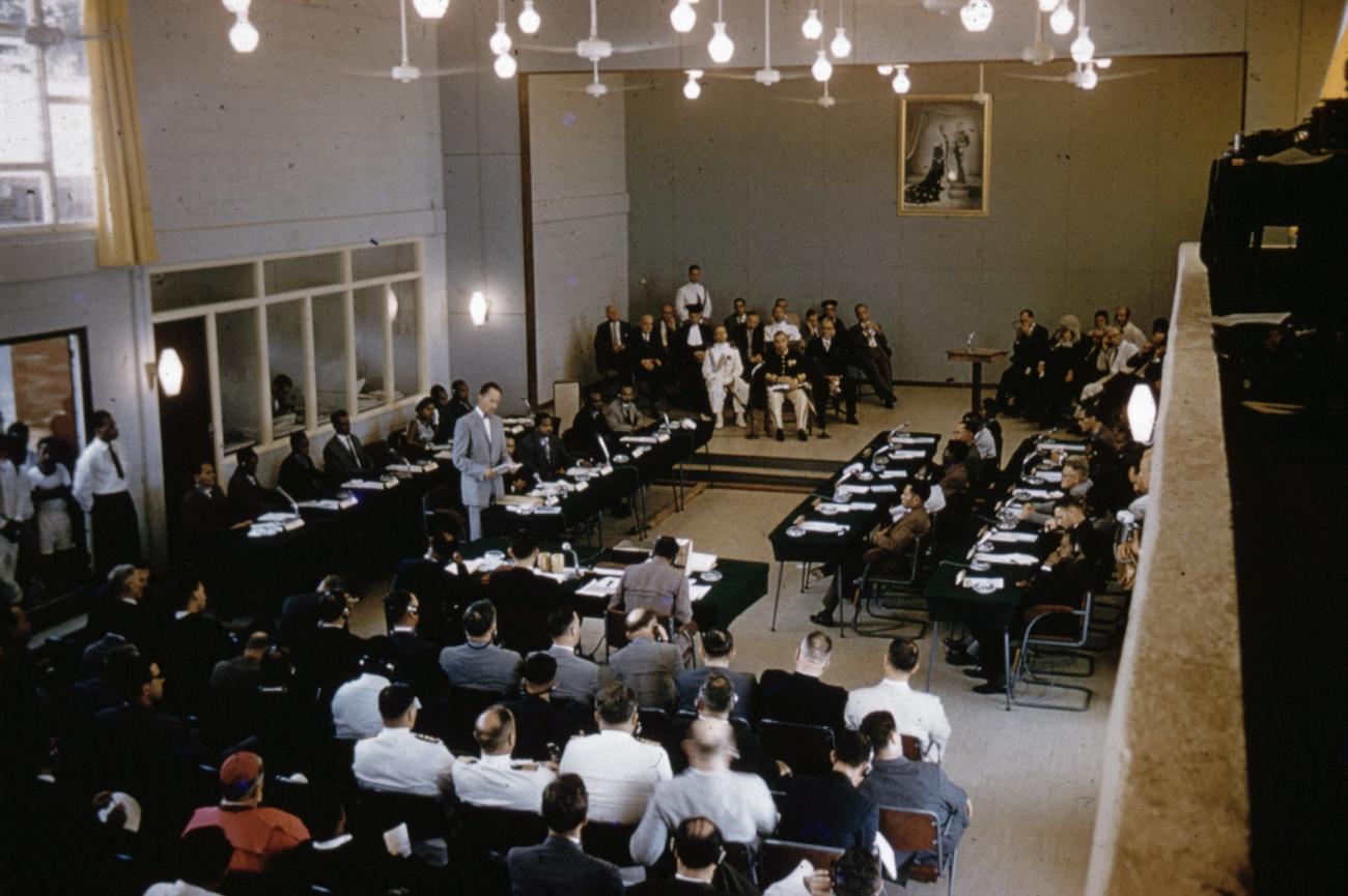 BD/66/55 - 
Vergadering van het Nieuw-Guinea-bestuur
