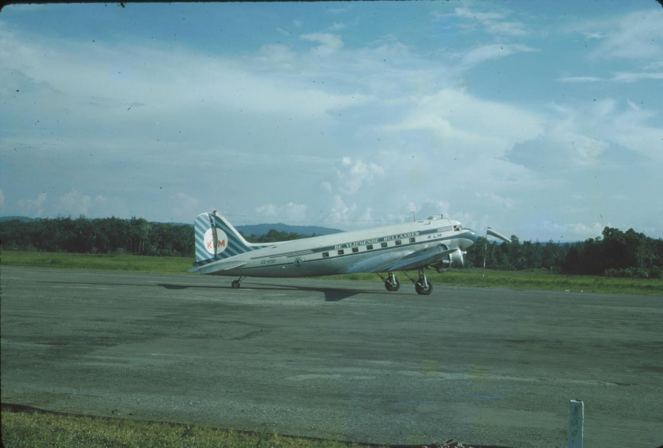 BD/171/297 - 
Vertrekkend vliegtuig van de KLM.
