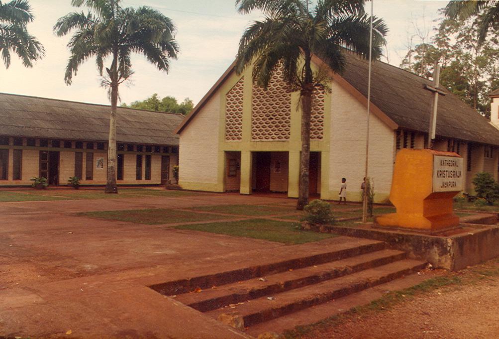 BD/269/532 - 
Oude kathedraal Jayapura
