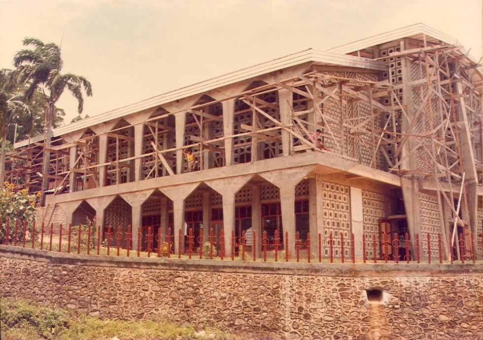 BD/269/539 - 
Aanbouw nieuwe kathedraal in Jayapura
