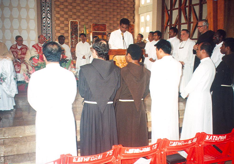BD/269/547 - 
Kerkmis met meerdere priesters
