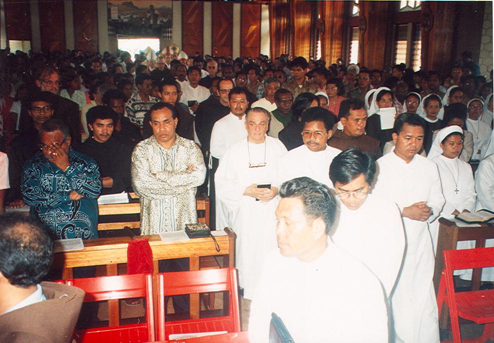 BD/269/549 - 
Kerkmis met meerdere priesters
