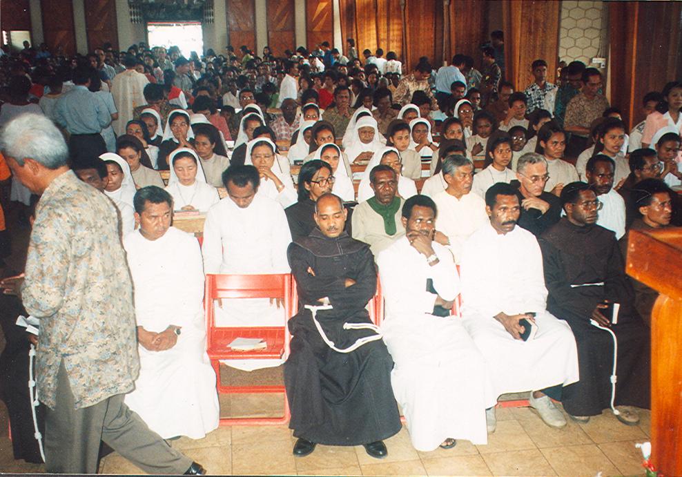 BD/269/550 - 
Kerkmis met meerdere priesters
