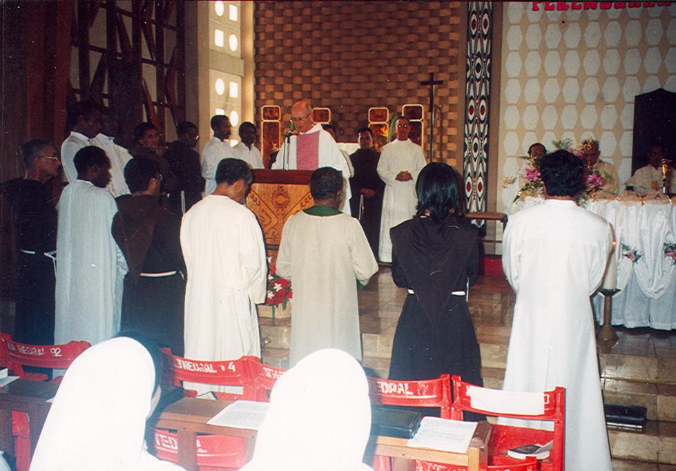 BD/269/552 - 
Kerkmis met meerdere priesters
