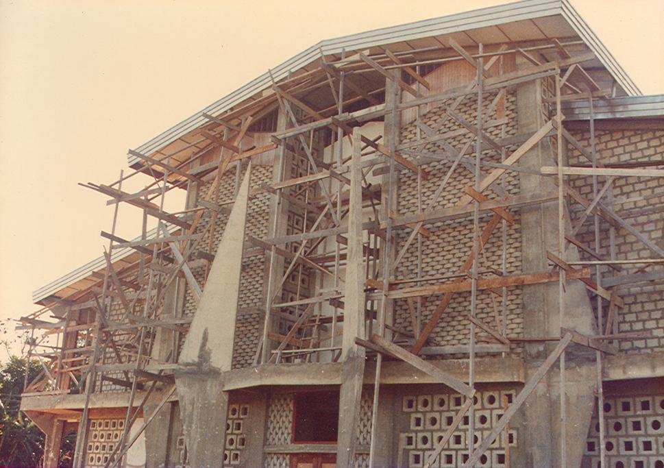 BD/269/583 - 
Nieuwe kathedraal in aanbouw in Jayapura
