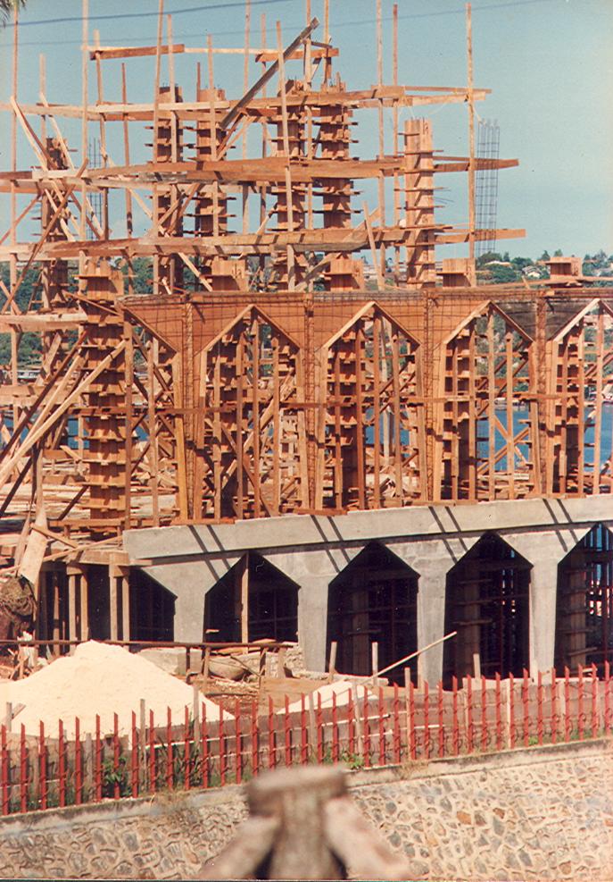 BD/269/587 - 
Nieuwe kathedraal in aanbouw in Jayapura
