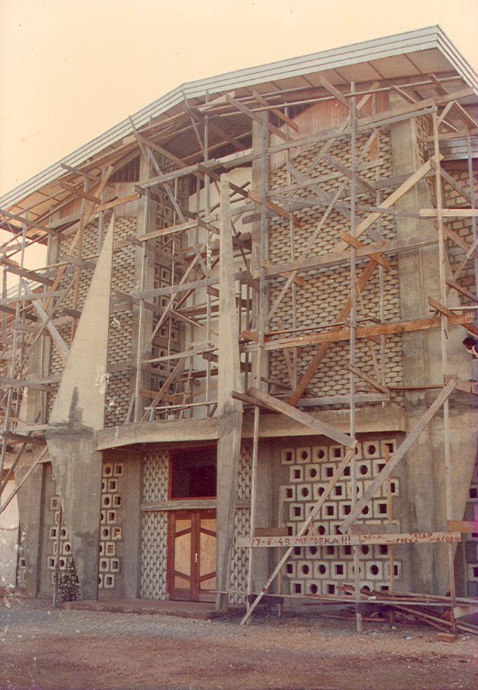 BD/269/610 - 
Aanbouw nieuwe kathedraal in Jayapura
