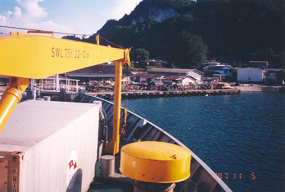 BD/269/708 - 
Foto vanaf schip op waterkant
