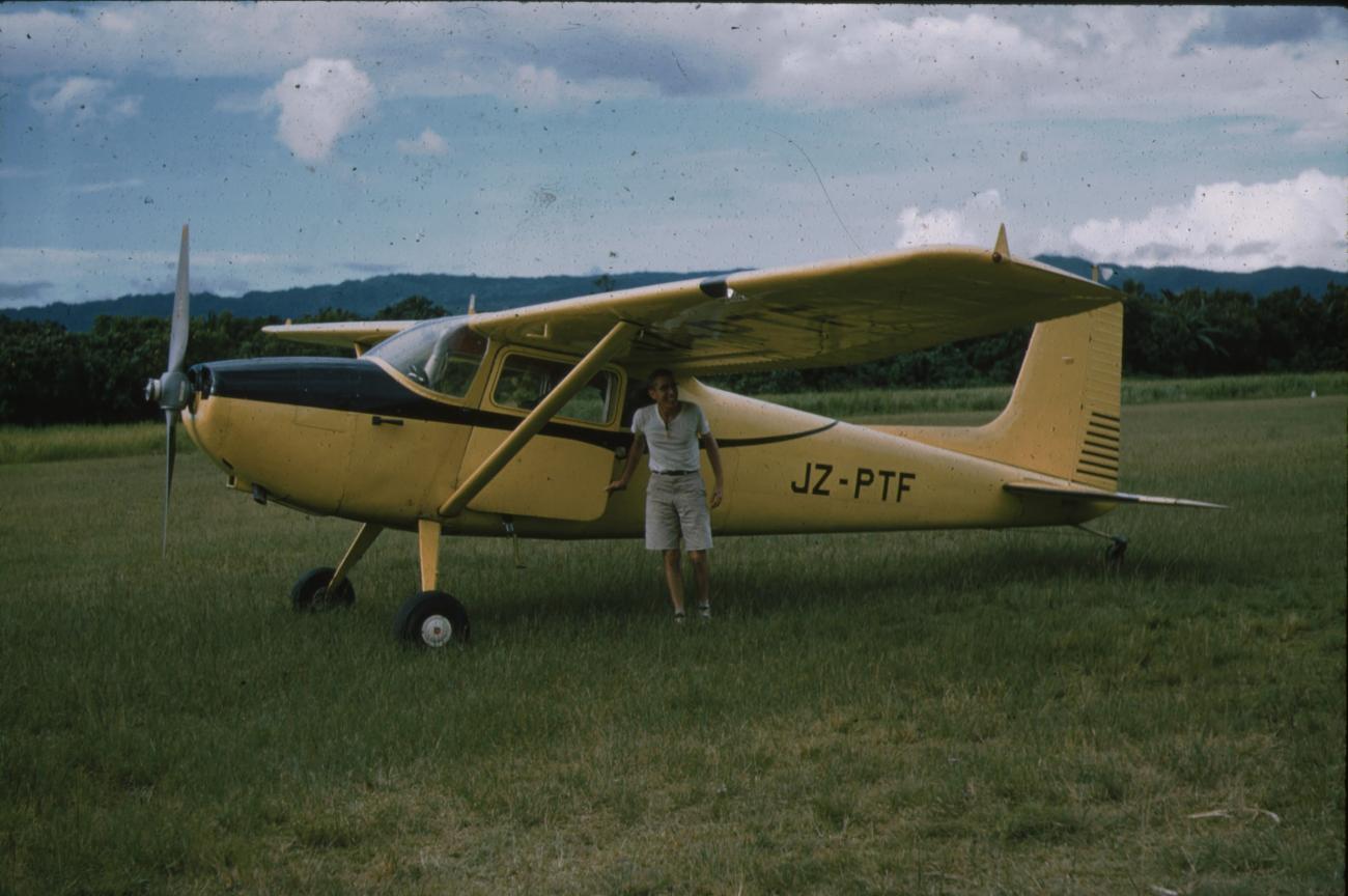 BD/171/1353 - 
Klein vliegtuig.
