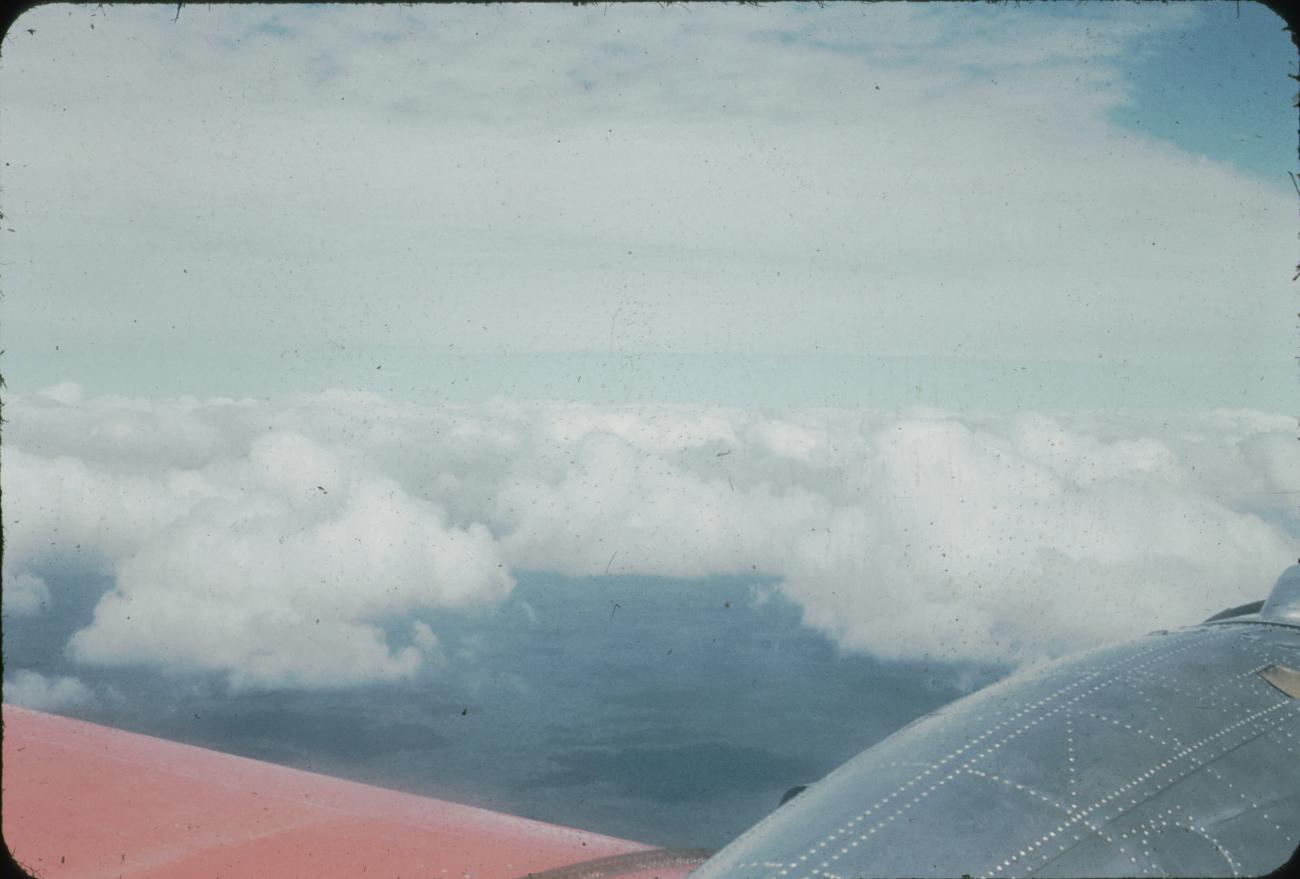 BD/171/1598 - 
Luchtfoto met wolkenformatie
