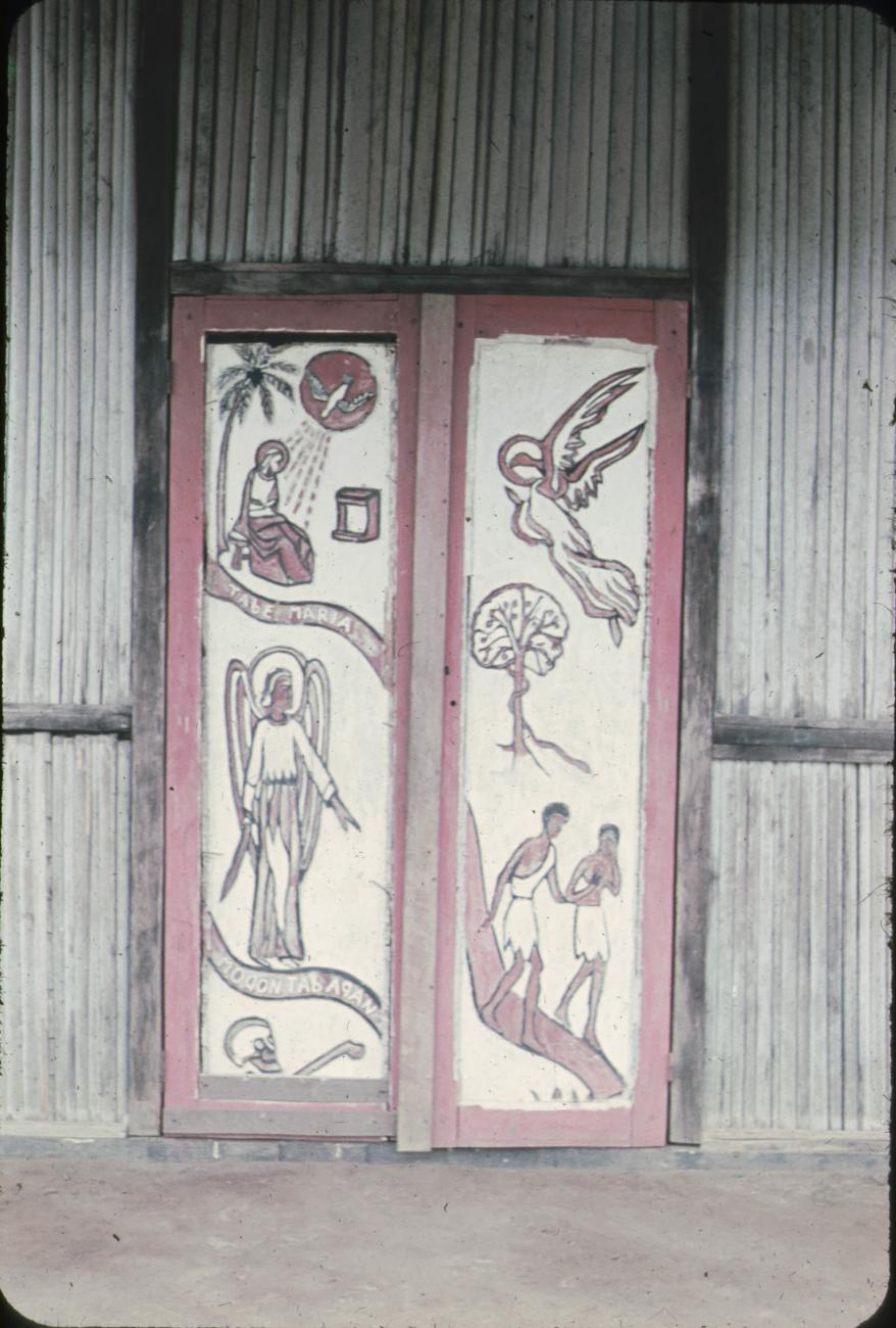 BD/171/1645 - 
Beschilderde deuren van kerkgebouw

