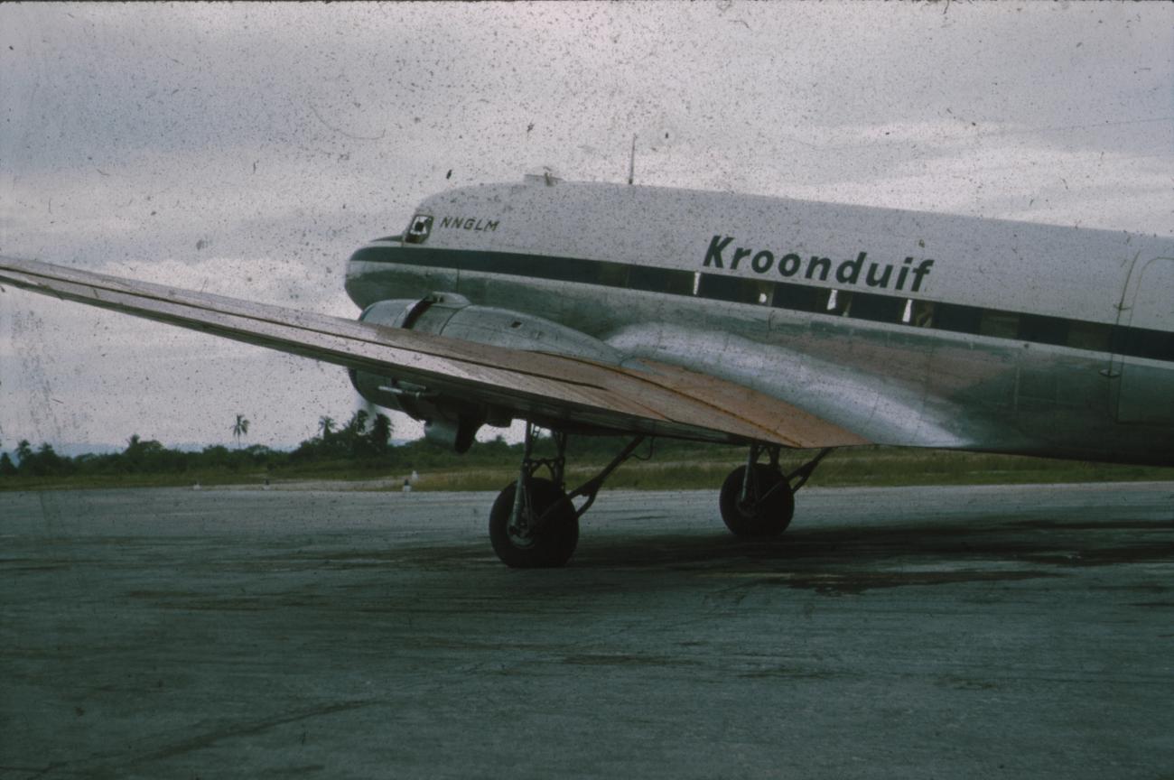 BD/171/733 - 
Vliegtuig van Kroonduif op vliegveld
