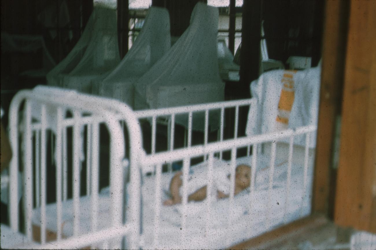 BD/171/747 - 
Baby in ziekenhuis
