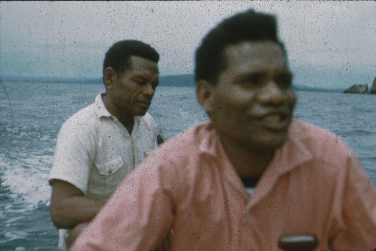 BD/171/784 - 
Twee mannen op boot
